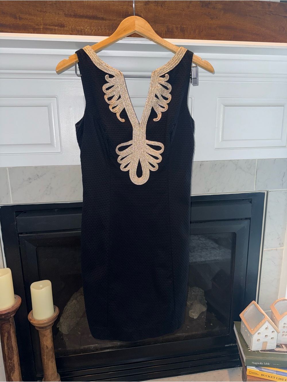 Lilly Pulitzer Dress - Black “Janice” Shift Dress w/ Gold - Size 2 Like NEW